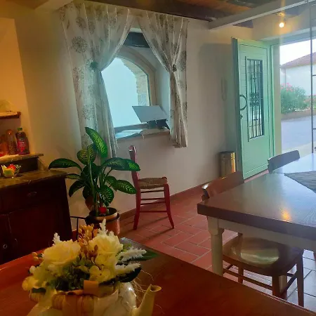 Le Dell'albero Bianco Con Uso Cucina Guest house Manzano