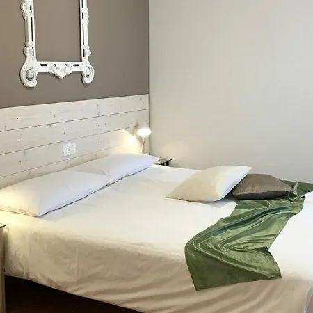 Le Dell'albero Bianco Con Uso Cucina Casa de hóspedes Manzano