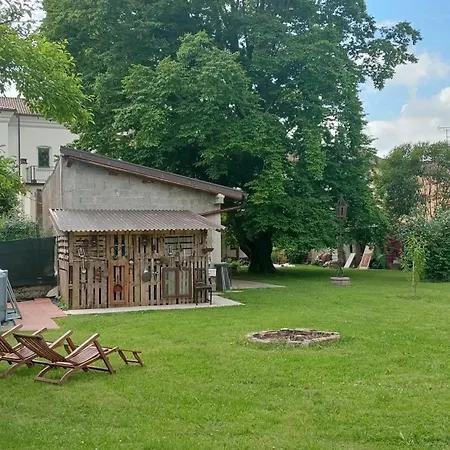 Guest house Le Dell'albero Bianco Con Uso Cucina Manzano